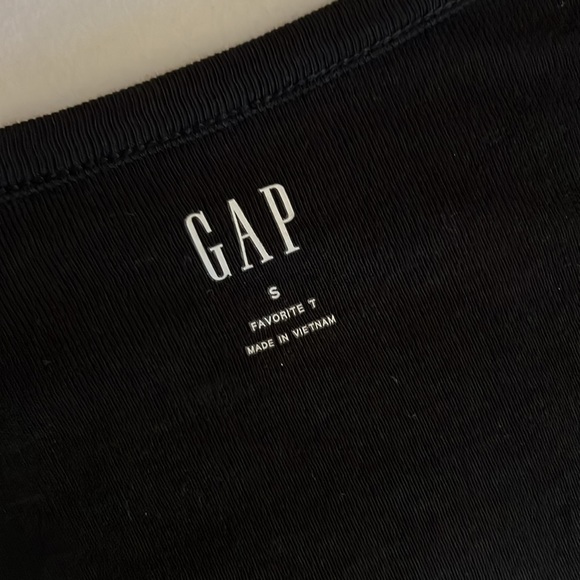 Gap NEW button v neck t shirt - Picture 2 of 2